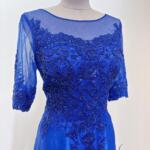 亮藍緞面蕾絲袖禮服
