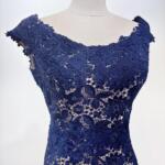 深藍刺繡花邊領禮服