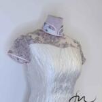 米白波紋薰衣草刺繡短旗袍禮服