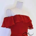 朱紅荷葉邊一字領開衩短禮服