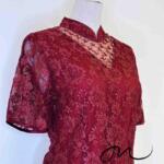 酒紅高領銀珠刺繡花短禮服